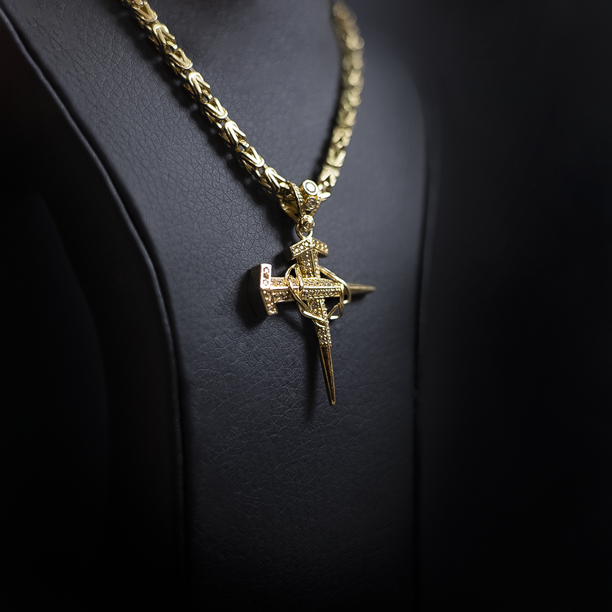Dije Cruz de clavos 14k
