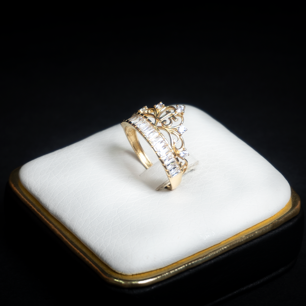 Anillo 15 años zirc. blancas 14k