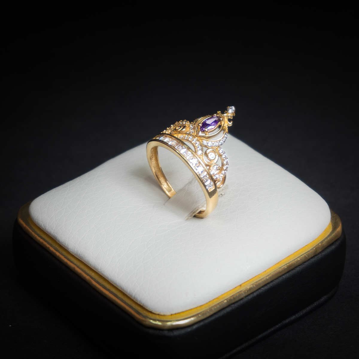 Anillo 15 años zirc. lila 10k