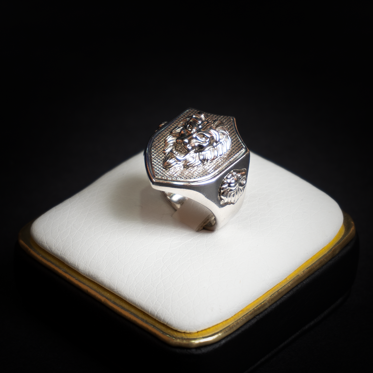 Anillo Escudo de León Plata Italiana 925