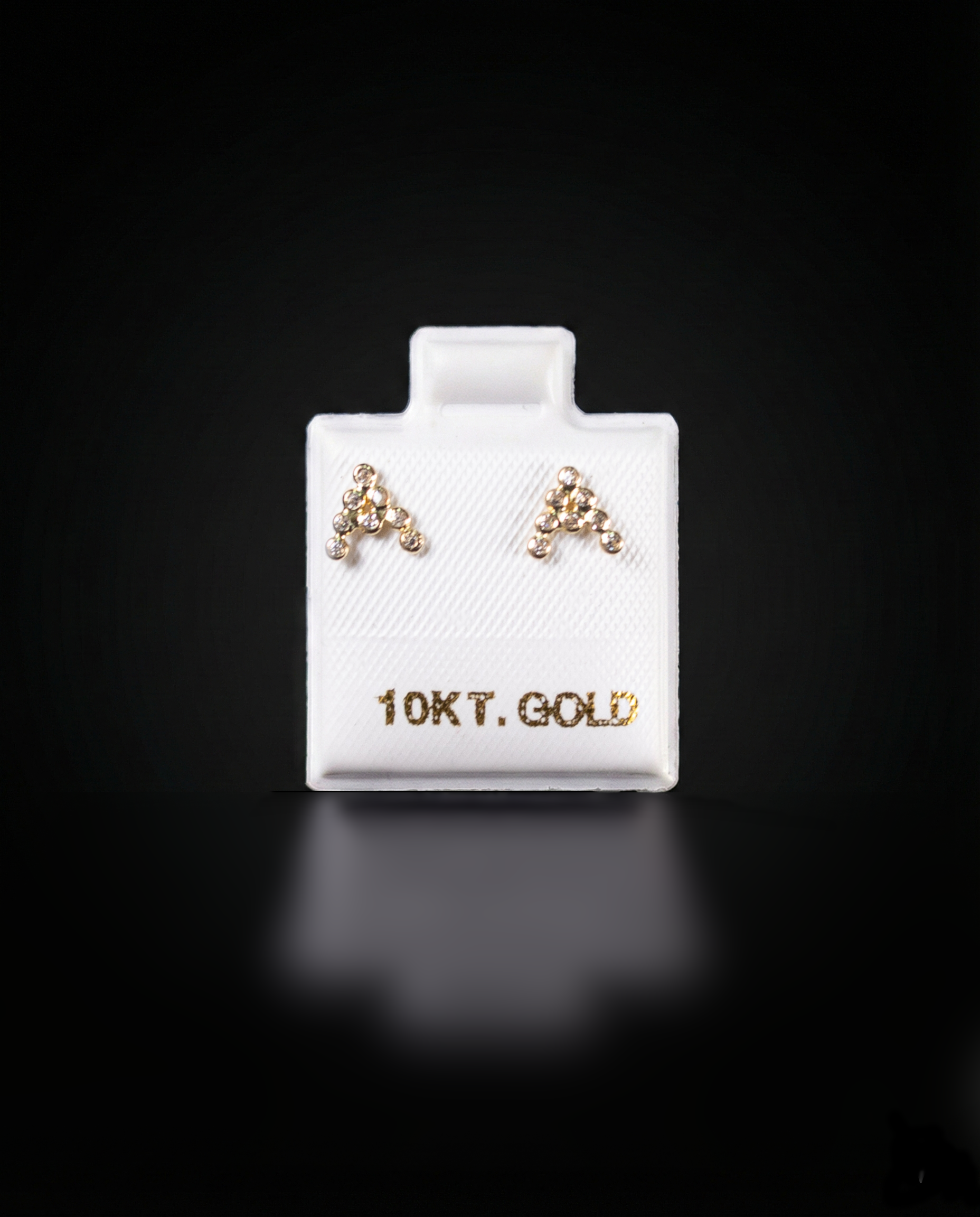 Aretes inicial "A" con zirconias blancas 10k